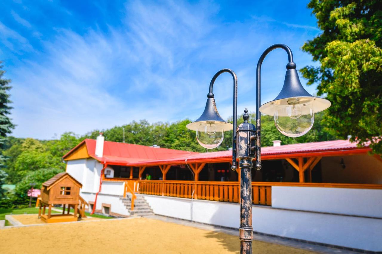 Penzion Turista Banska Stiavnica Luaran gambar