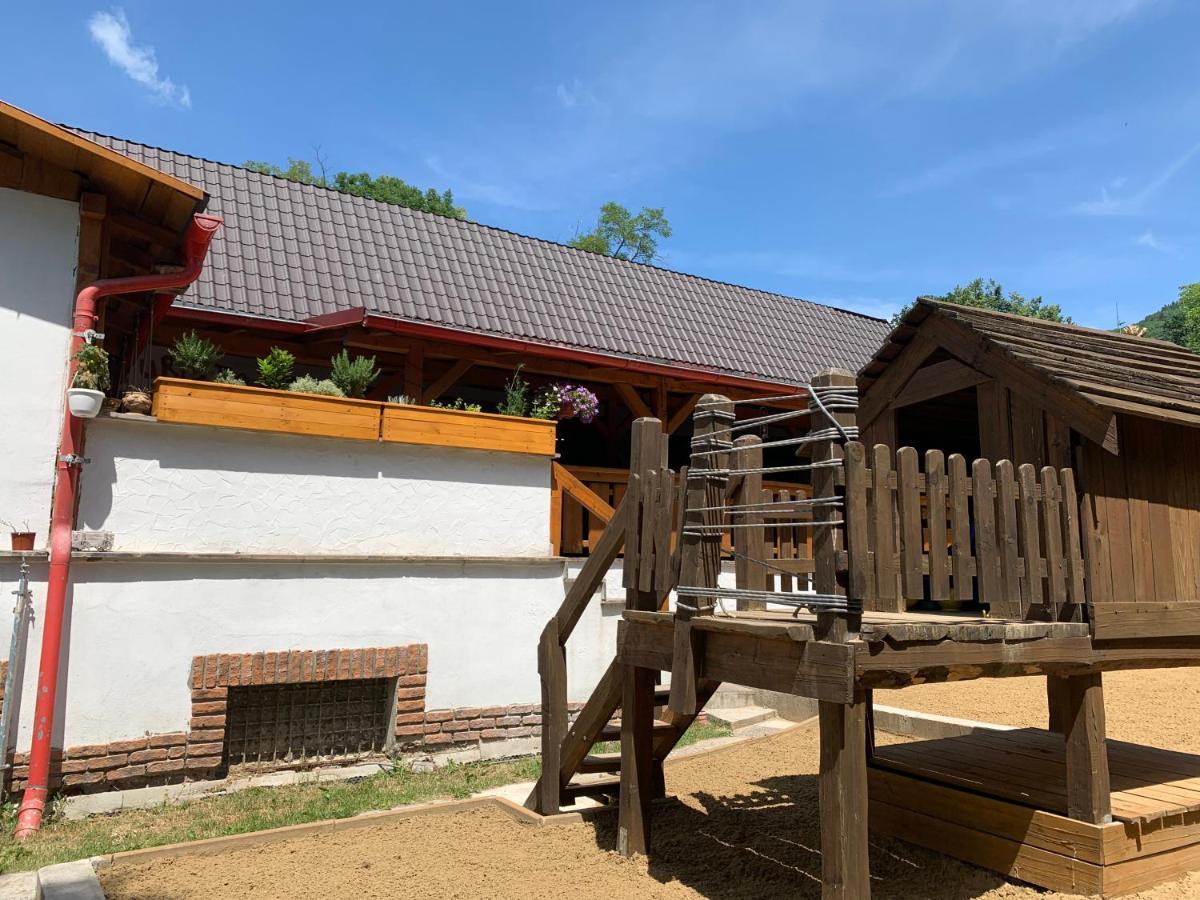 Penzion Turista Banska Stiavnica Luaran gambar